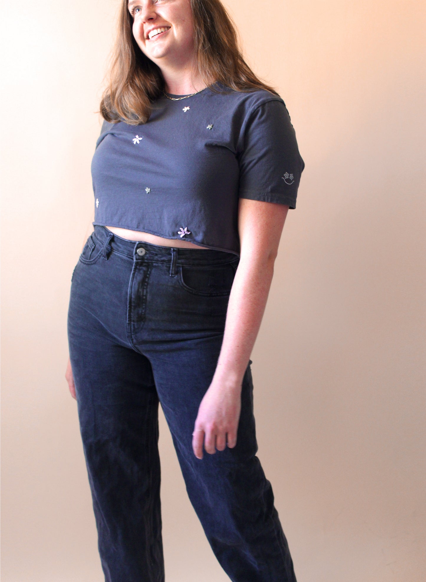 Organic Cropped Flower Tee - Charcoal