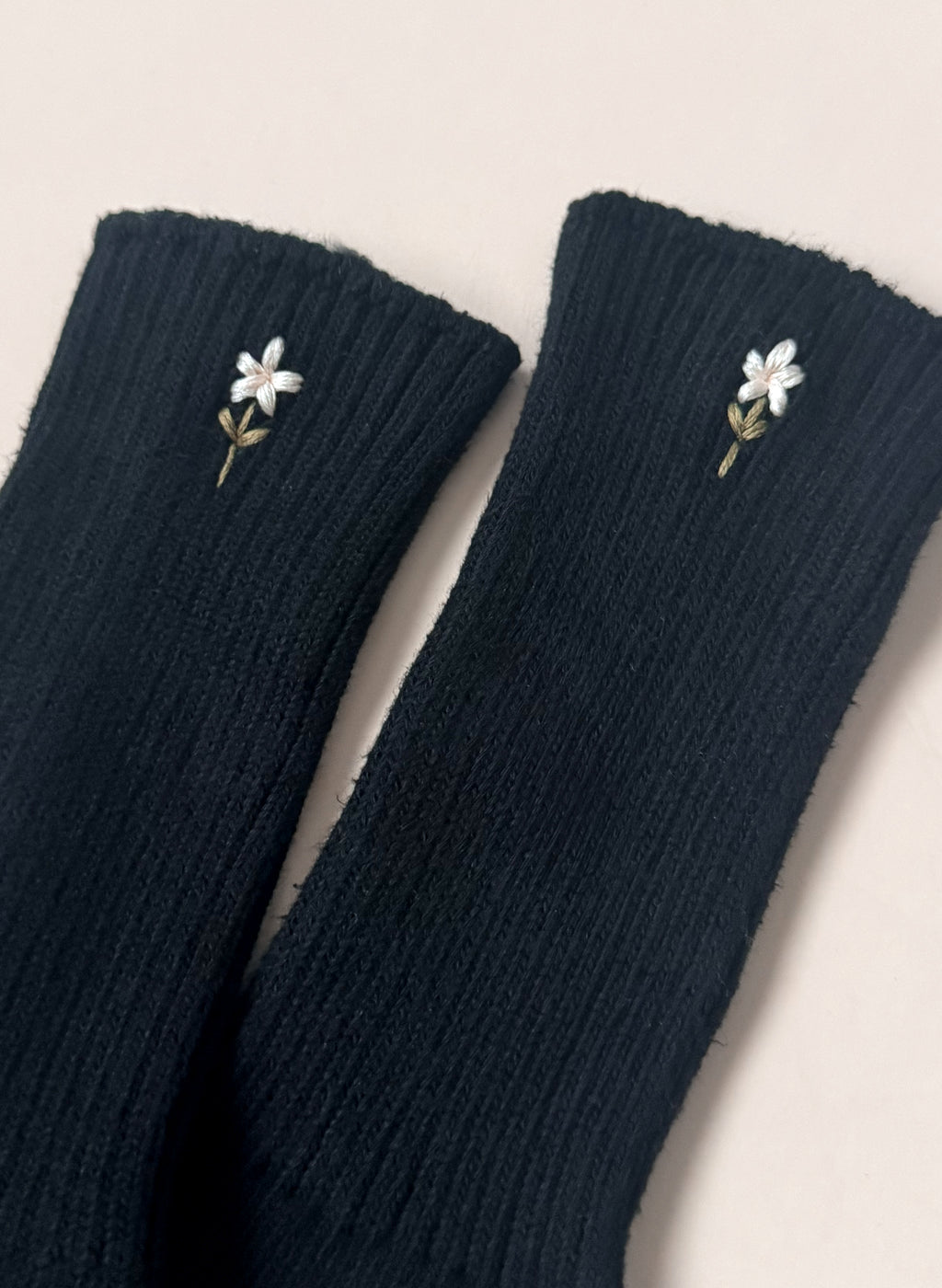 Wildflower Sprig Organic Socks - Black