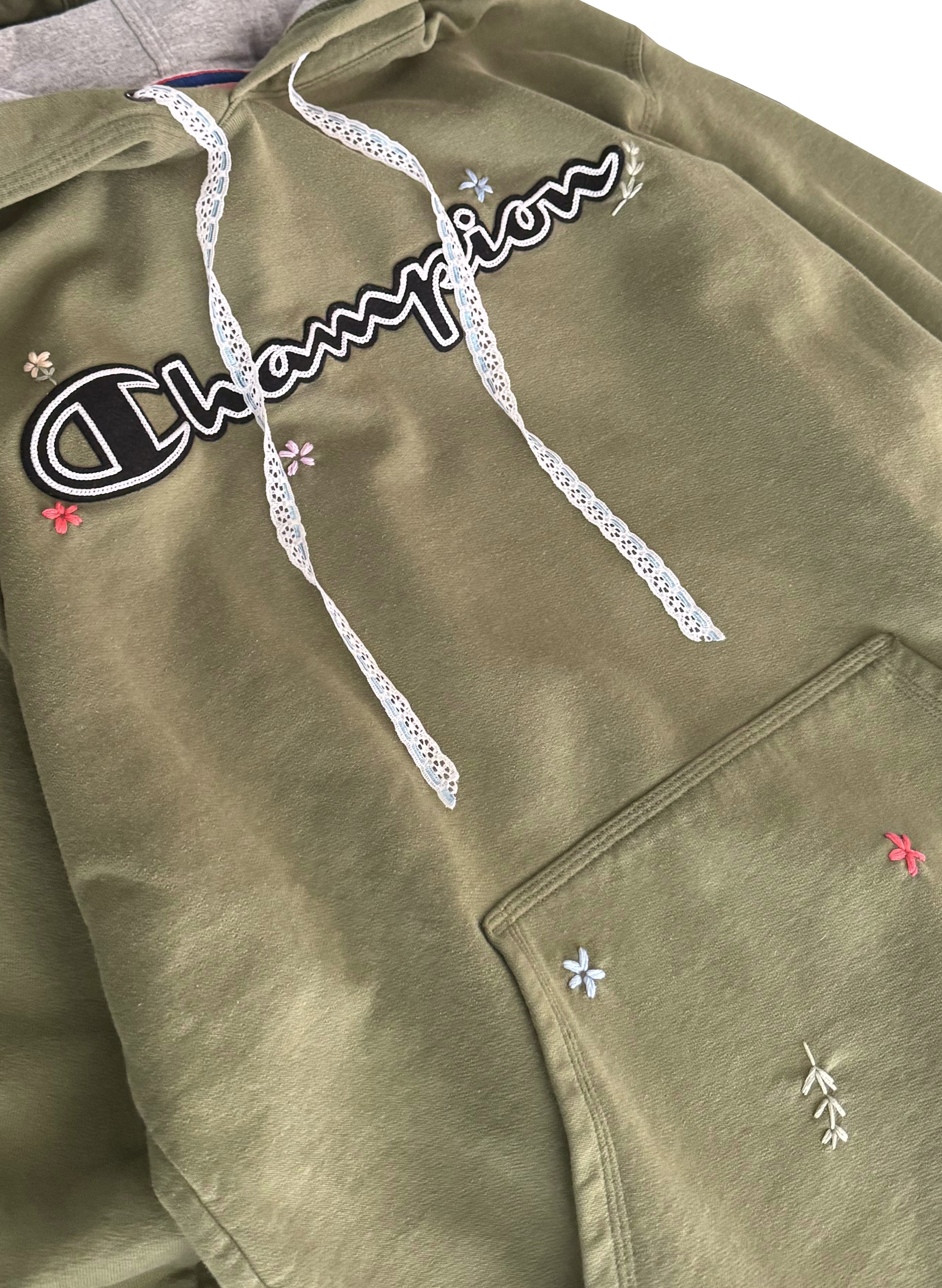 Champion Ribbon Hoodie (M)