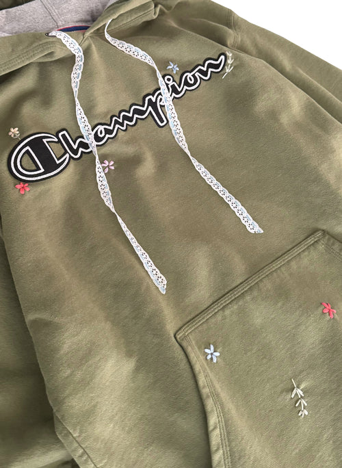 Champion Ribbon Hoodie (M)