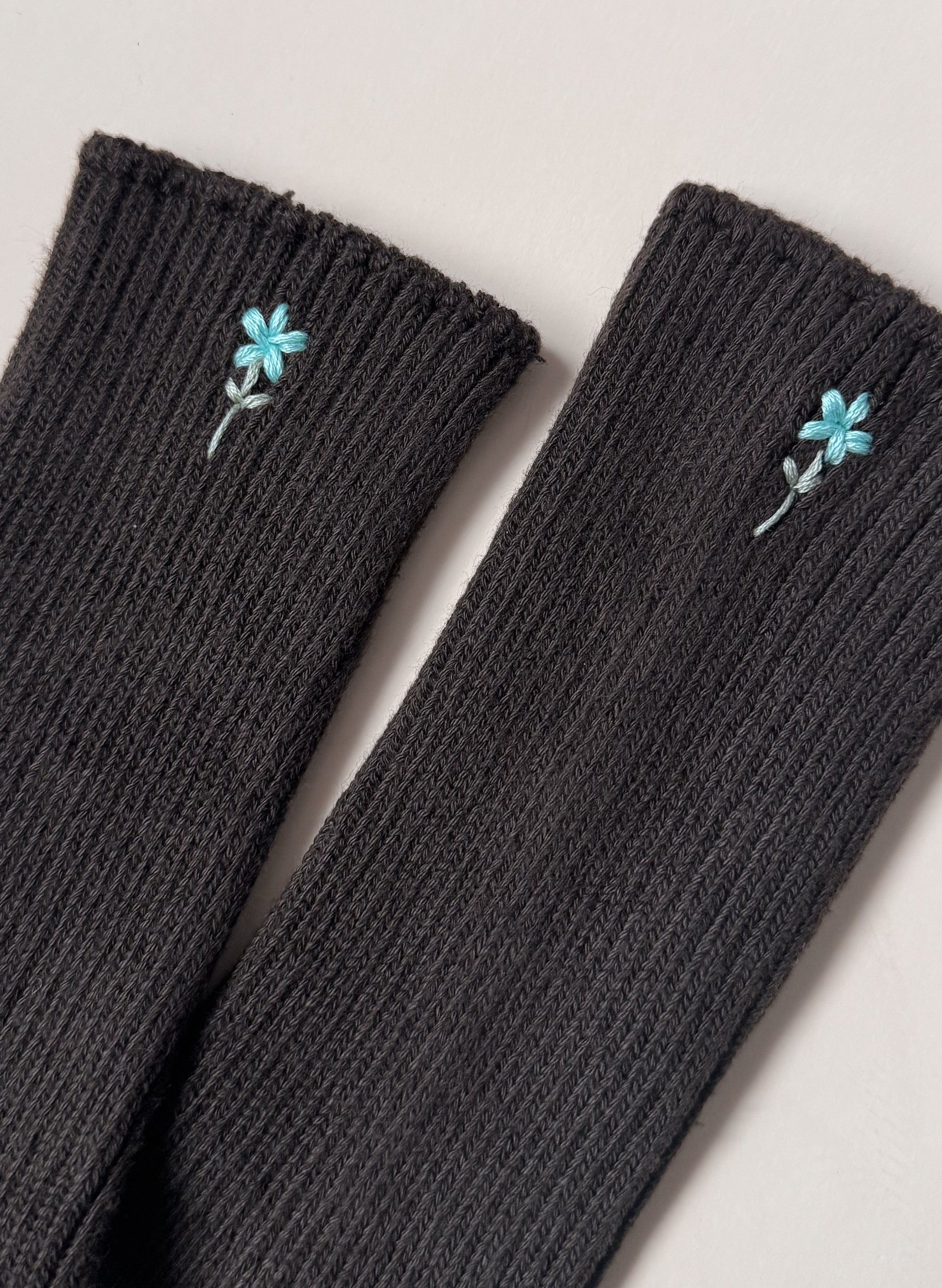 Wildflower Sprig Organic Socks - Chocolate